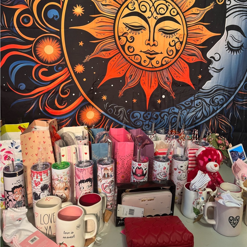 LIVE NO THEME SHARE SHOW Tuesdays at  4:00 PM CST! 😁👜🧦🧸👚🕯️💍👄🌻😊👜🧦💕🎁🥂💄💋 - Picture 2 of 14